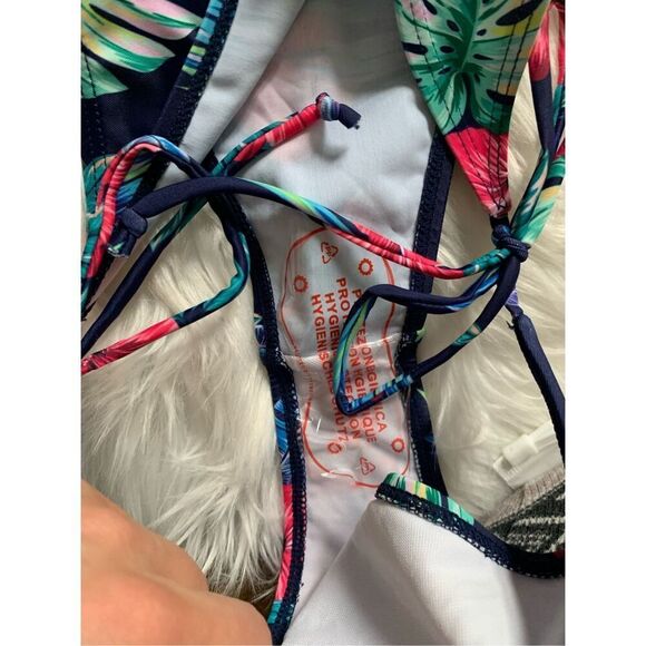 Bikini Hawaii print size medium runs small nwt - Picture 7 of 9